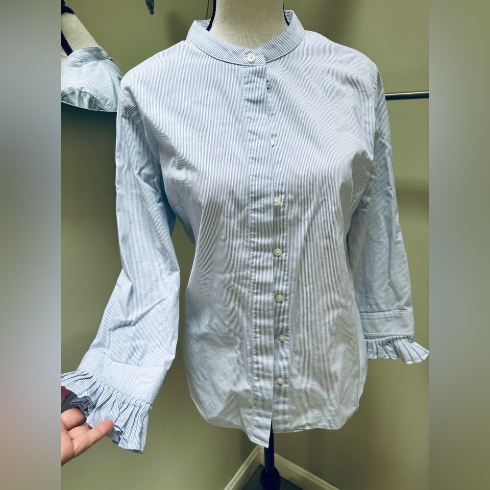 Banana Republic Blue & white striped ruffled cuff sleeves Women's blouse, size 6